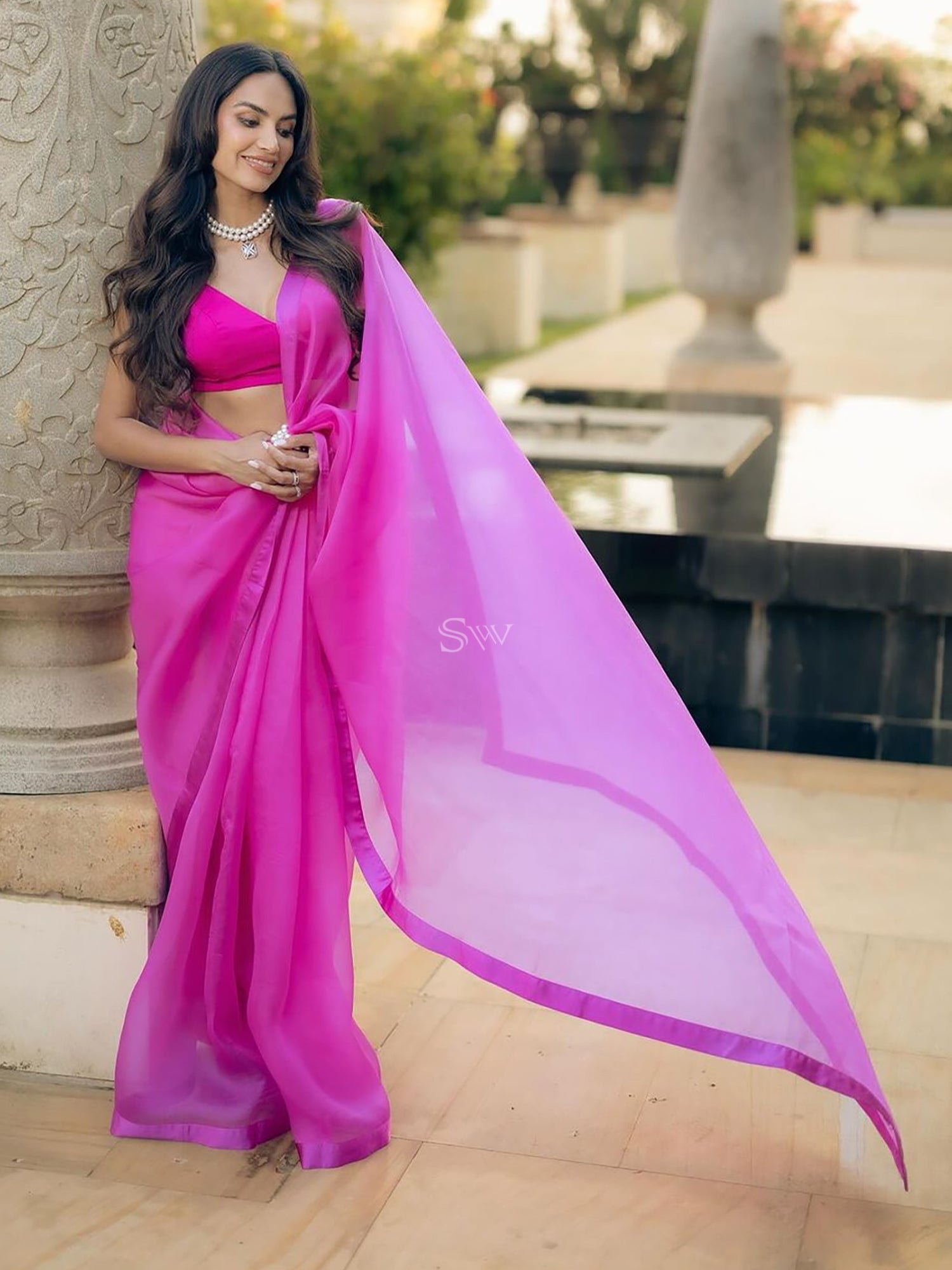 https://www.sacredweaves.com/cdn/shop/files/JS60433_09c82758-74ab-4785-9c7c-69f4a0e22fed.jpg?v=1707977093